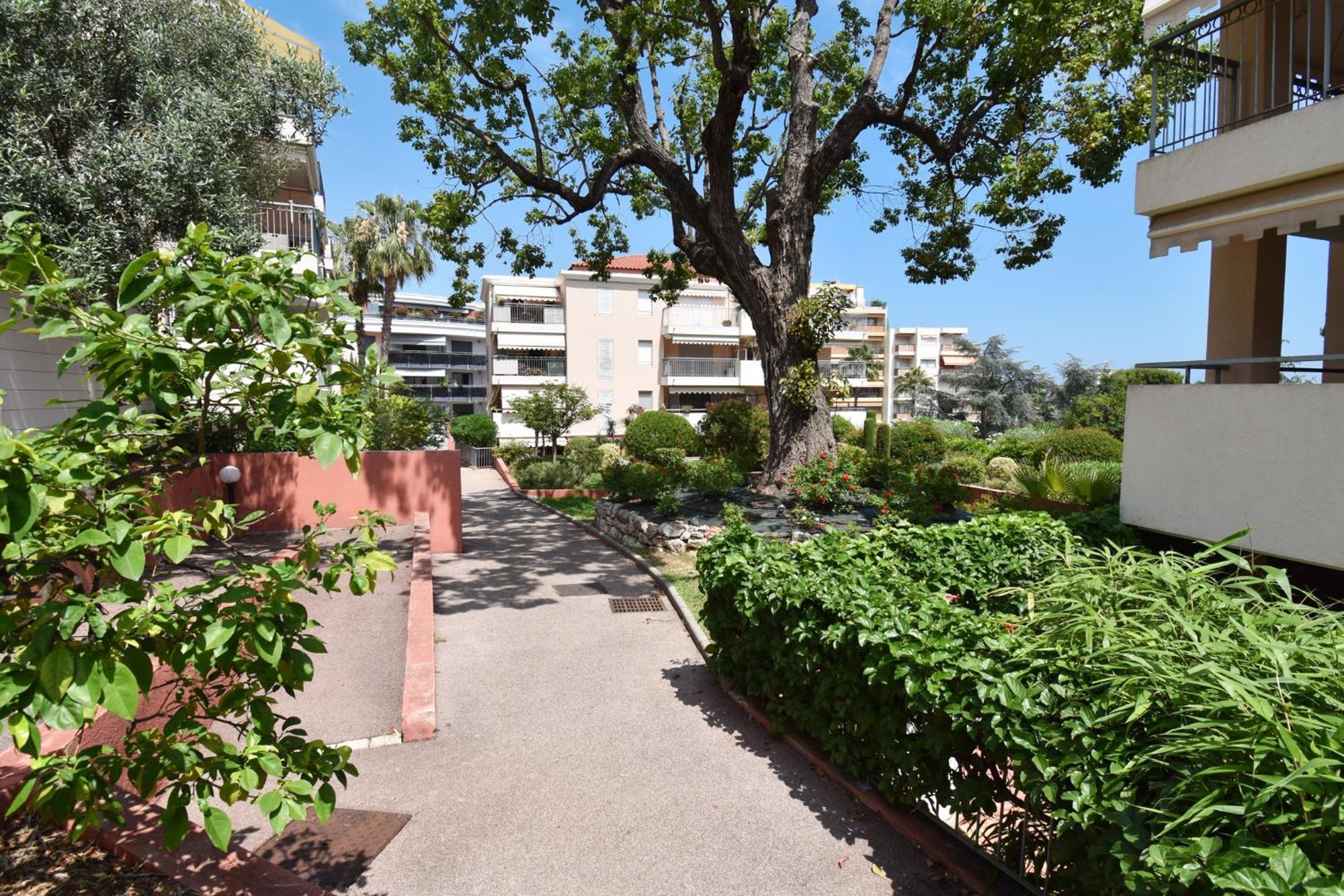 Apartmán Le Cap Soleil -Standing - Piscine Collective Et Parking Prive Roquebrune-Cap-Martin Exteriér fotografie